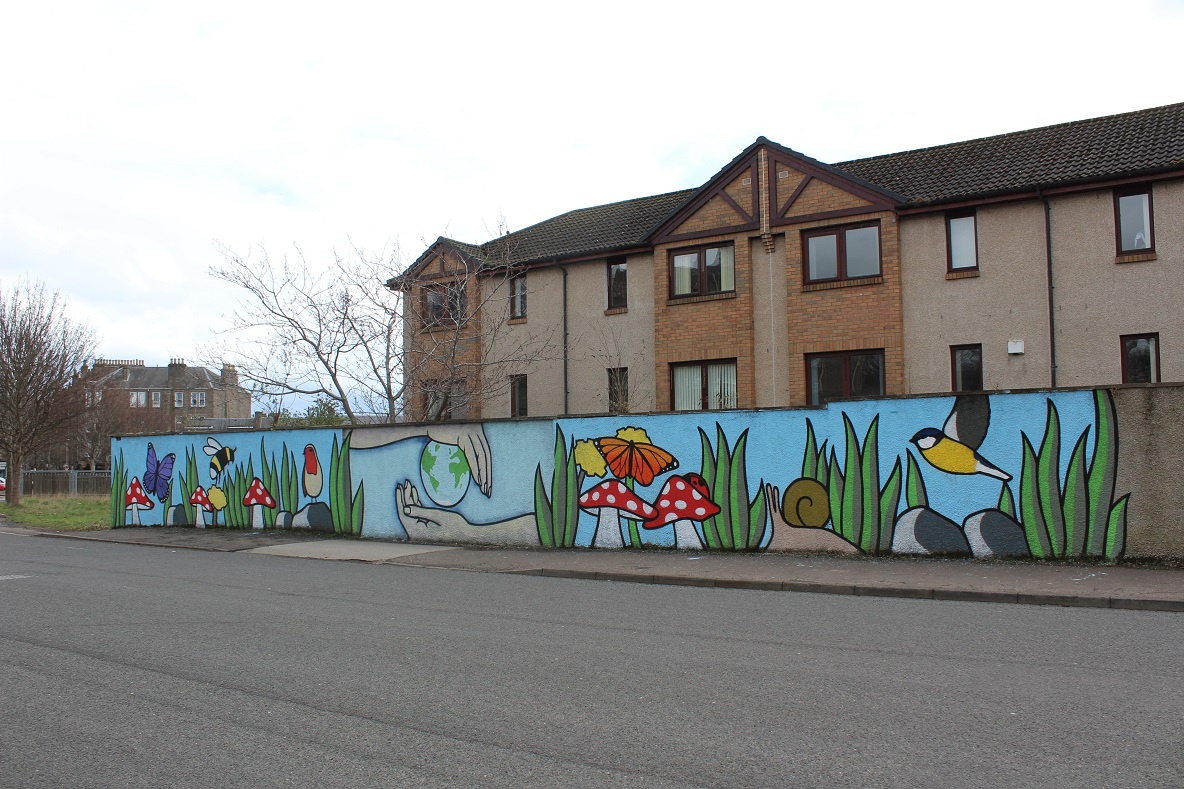 Graffiti artist teams up with young people to create Dundee mural