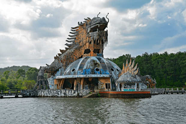 Financial problems meant the waterpark park in Vietnam was only open intermittently between 2004 and 2011. (dragoncello/Alamy Stock Photo via CNN)