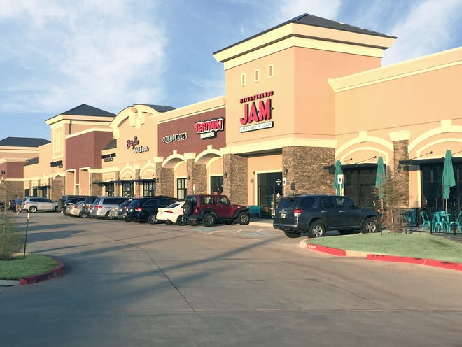 Fortis Investments LLC rented 1,200 square feet of retail space at 15124 Lleytons Court in Edmond owned by Shops at North Penn LLC. CBRE Group specialists represented the landlord.