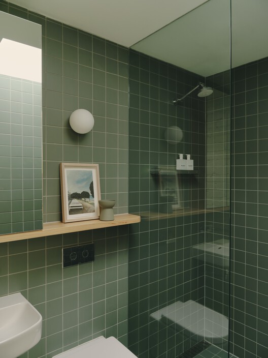 Hawthorn I Studio / Agius Scorpo Architects - Interior Photography, Bathroom, Lighting, Shower, Windows