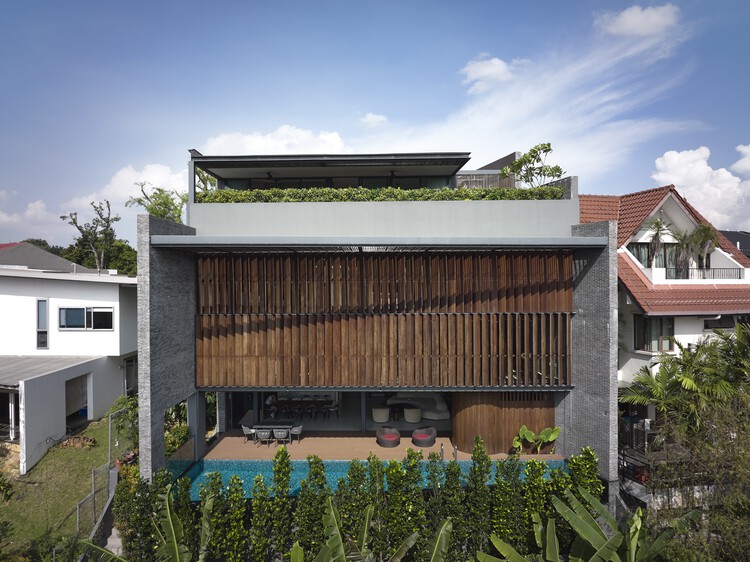 Outside In House / HYLA Architects - Exterior Photography, Facade, Windows, Garden