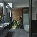 Outside In House / HYLA Architects - Interior Photography, Bathroom, Bathtub
