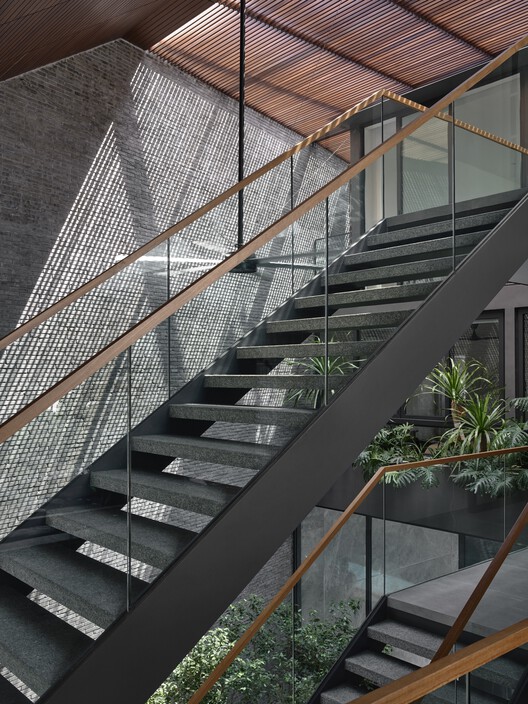 Outside In House / HYLA Architects - Interior Photography, Stairs, Facade, Handrail, Steel