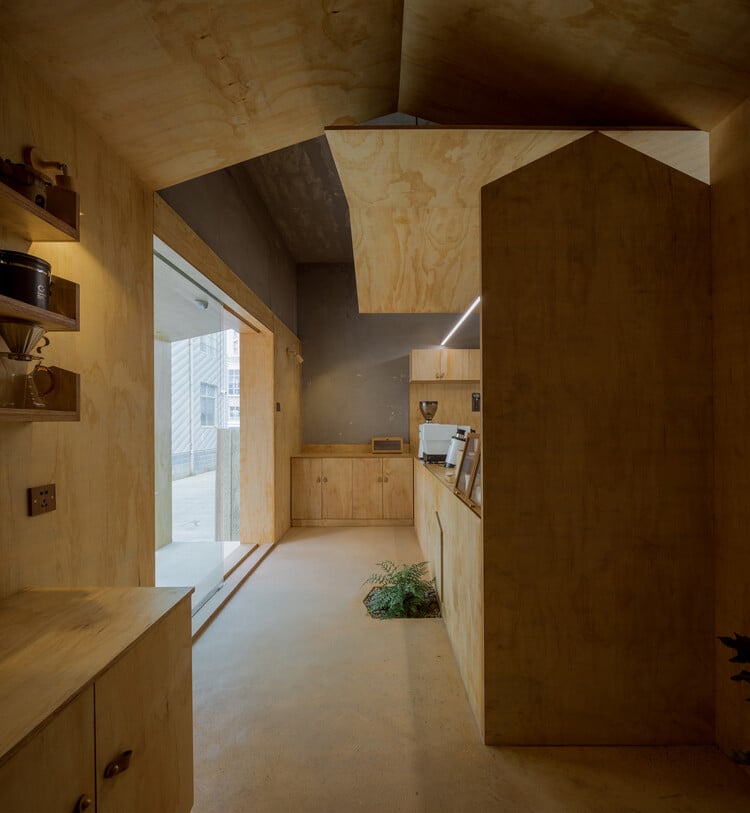 Yusan Cafe / Edge Architects - Interior Photography, Kitchen, Windows, Beam