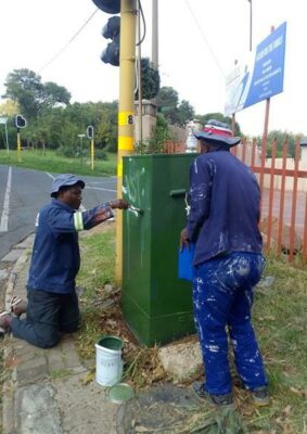 Team hired by the Parkview Residents Association to paint the tainted sub-station.