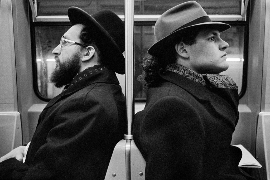Richard Sandler, Hasid and Hipster, NYC (2001). Courtesy of Avant Gallery.