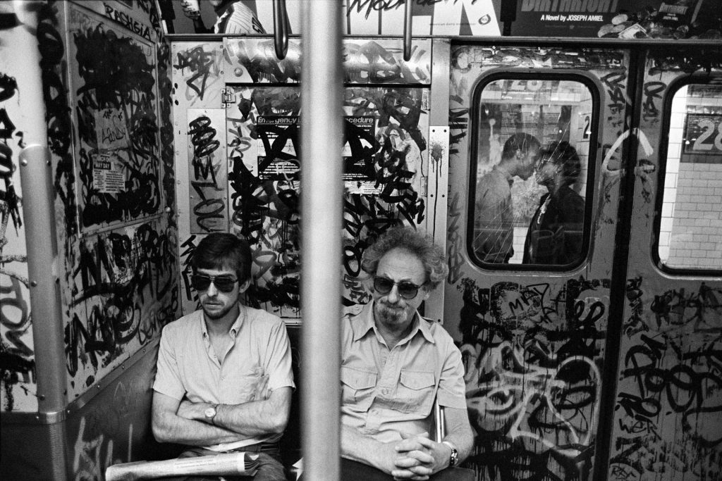 Richard Sandler, Subway Kiss, NYC (1987). Courtesy of Avant Gallery.