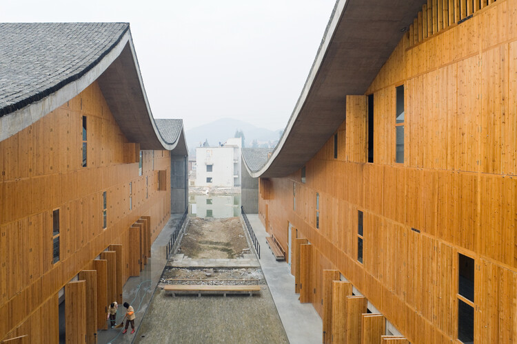 On the Work of Three Pioneering Chinese Architects: Wang Shu, Yung Ho Chang, and Liu Jiakun - Image 8 of 24