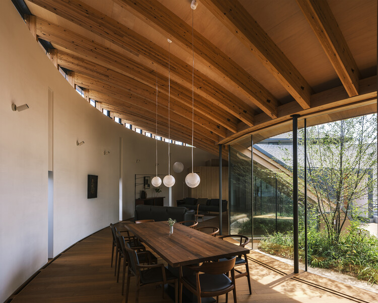 Sky Vessel House / NKS Architects - Interior Photography, Dining room, Table, Chair, Beam
