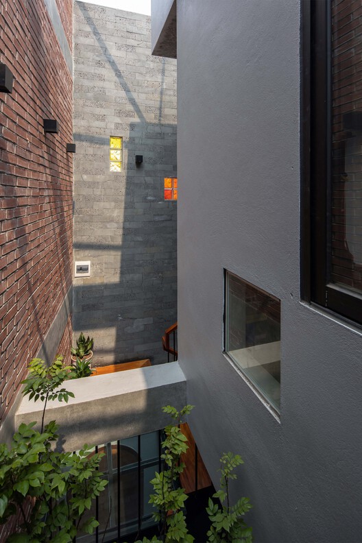Small Brick House / Tung Nguyen Architects - Interior Photography, Windows, Brick, Facade