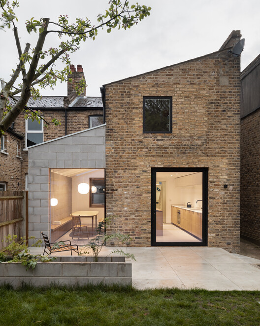 Hamilton Road / Magri Williams Architects - Exterior Photography, Windows, Brick, Facade, Courtyard