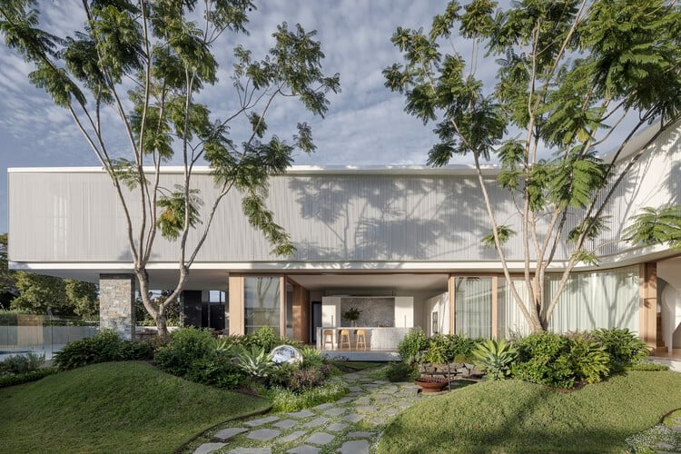 Boomerang House / Joe Adsett Architects - Exterior Photography, Windows, Facade, Garden