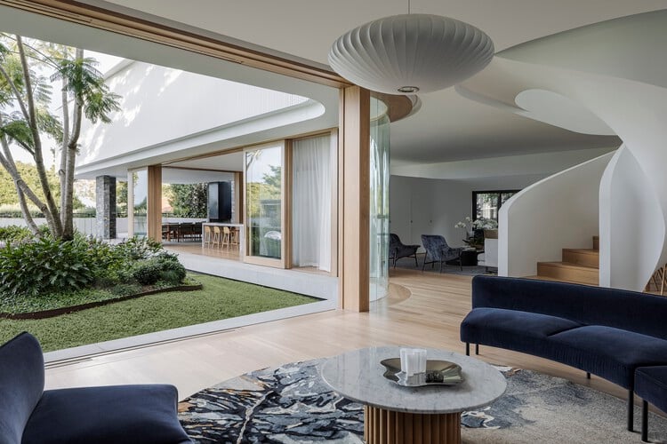 Boomerang House / Joe Adsett Architects - Interior Photography, Living Room, Table, Chair, Windows