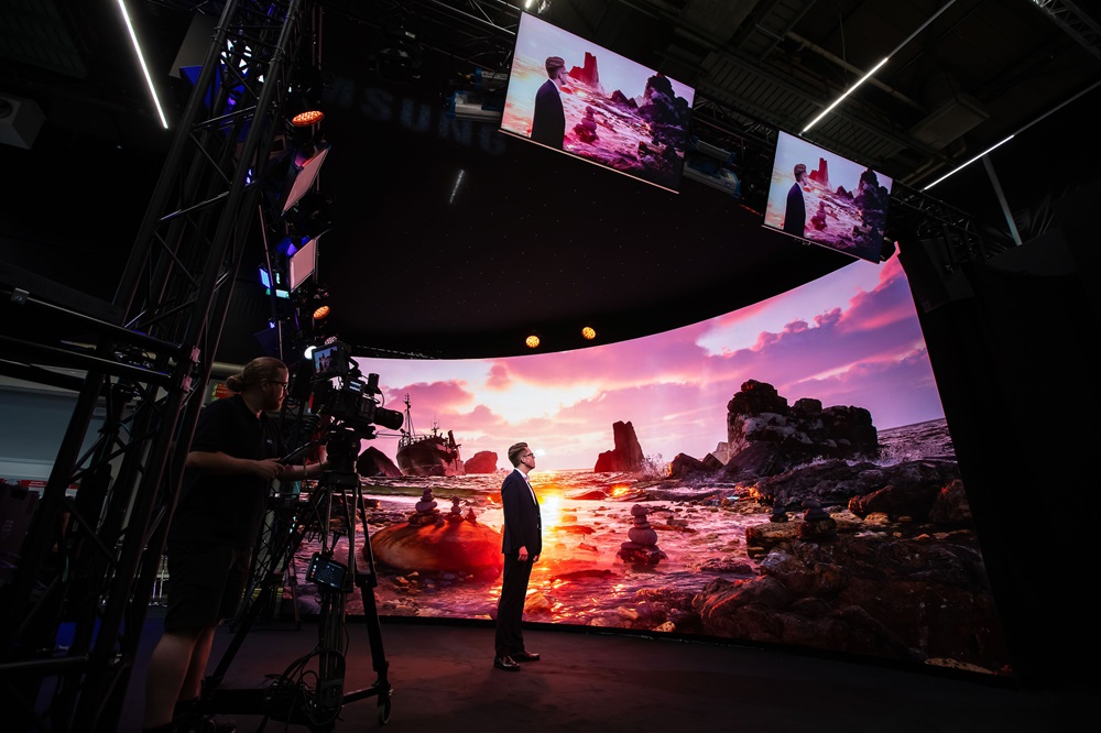 man looking at an ocean displayed on Samsung The Wall for Virtual Production