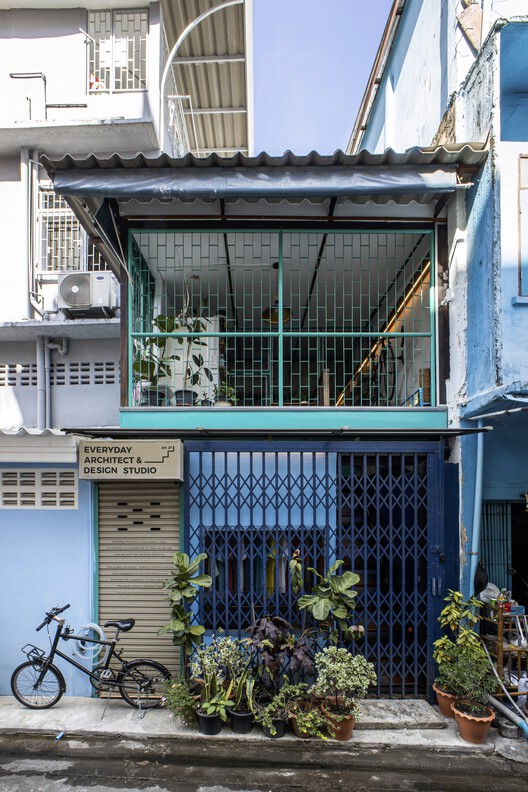 Khlongsan Studio Office / Everyday Architects & Design Studio - Exterior Photography, Windows, Fence, Facade, Stairs, Handrail