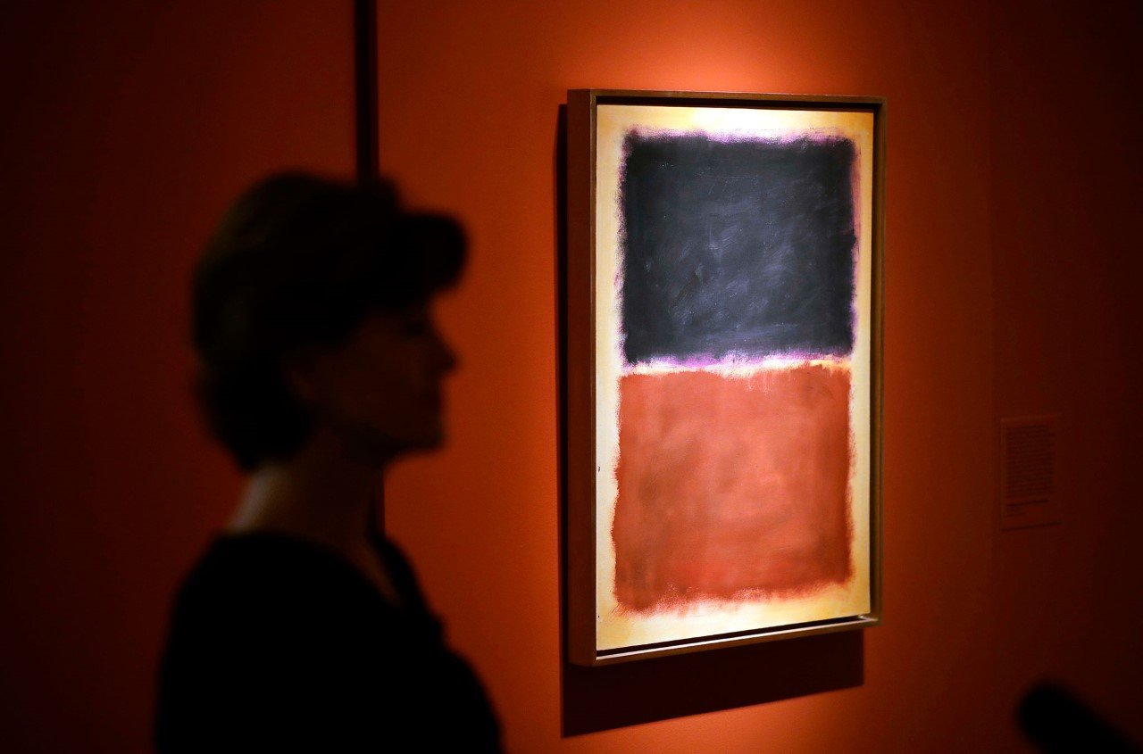 A fake Rothko hanging in Knoedler gallery. It was one of the fake Rothkos sold by Knoedler & Co., on view in the 2017 exhibition 
