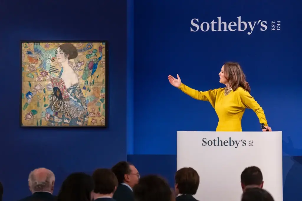 Helena Newman Auctioneering Gustav Klimt's recordbreaking Dame mit Facher / Lady with a Fan - Sotheby's