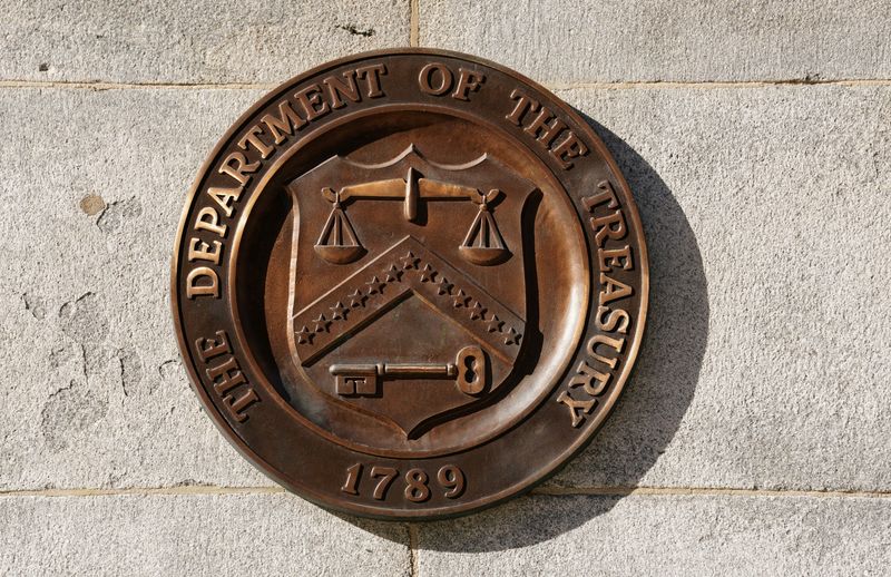 © Reuters. FILE PHOTO: A bronze seal for the Department of the Treasury is shown at the U.S. Treasury building in Washington, U.S., January 20, 2023.  REUTERS/Kevin Lamarque/File Photo