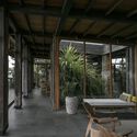 Iron Wood House / Earth Lines Architects - Interior Photography, Beam
