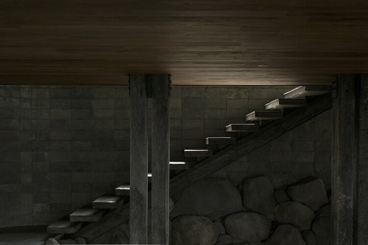 Iron Wood House / Earth Lines Architects - Image 12 of 45