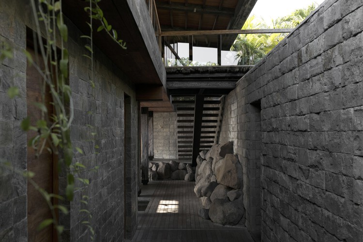 Iron Wood House / Earth Lines Architects - Image 13 of 45