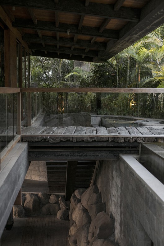 Iron Wood House / Earth Lines Architects - Image 37 of 45
