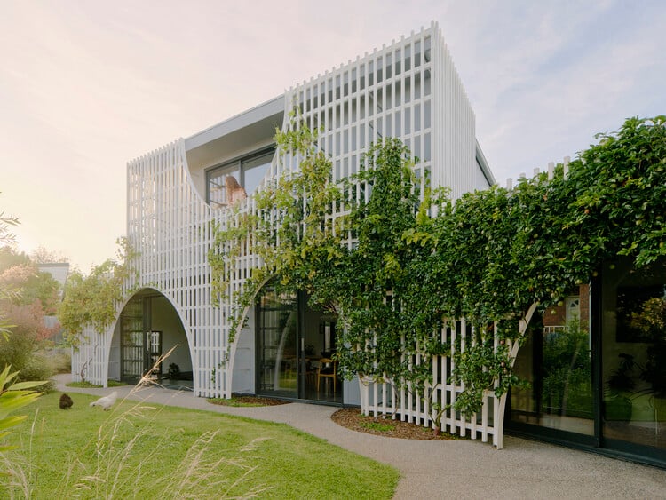 No Rezzavations House / Sarah Lake Architects - Image 2 of 17