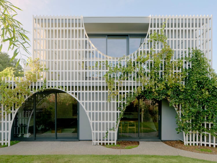 No Rezzavations House / Sarah Lake Architects - Image 1 of 17