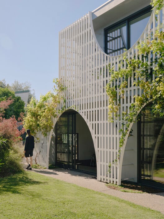 No Rezzavations House / Sarah Lake Architects - Image 6 of 17